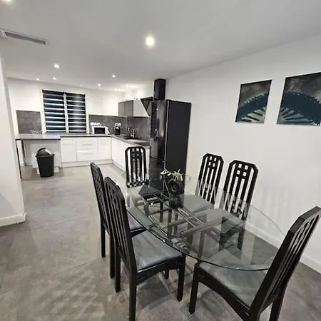 Villa 4 Avec Piscine. Nîmes